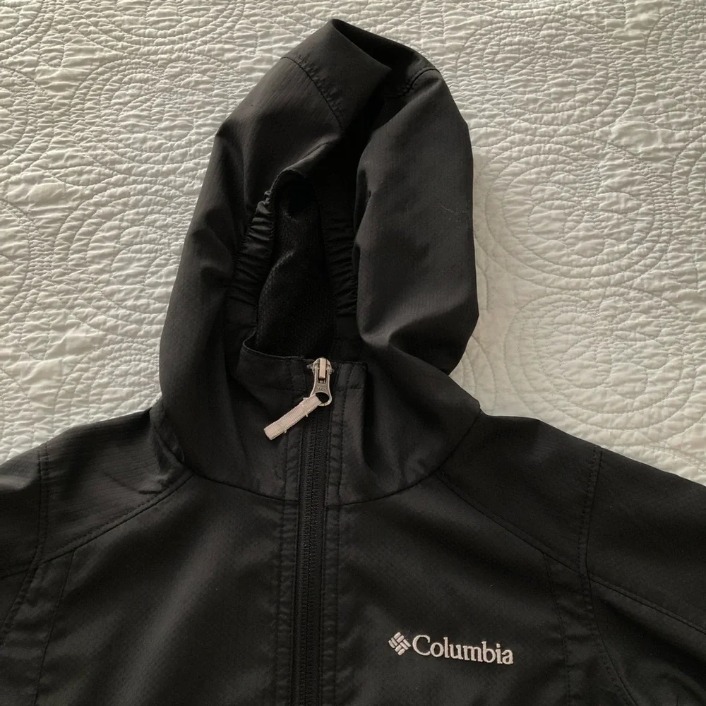 Columbia Splash Flash hooded softshell jacket. Size small.